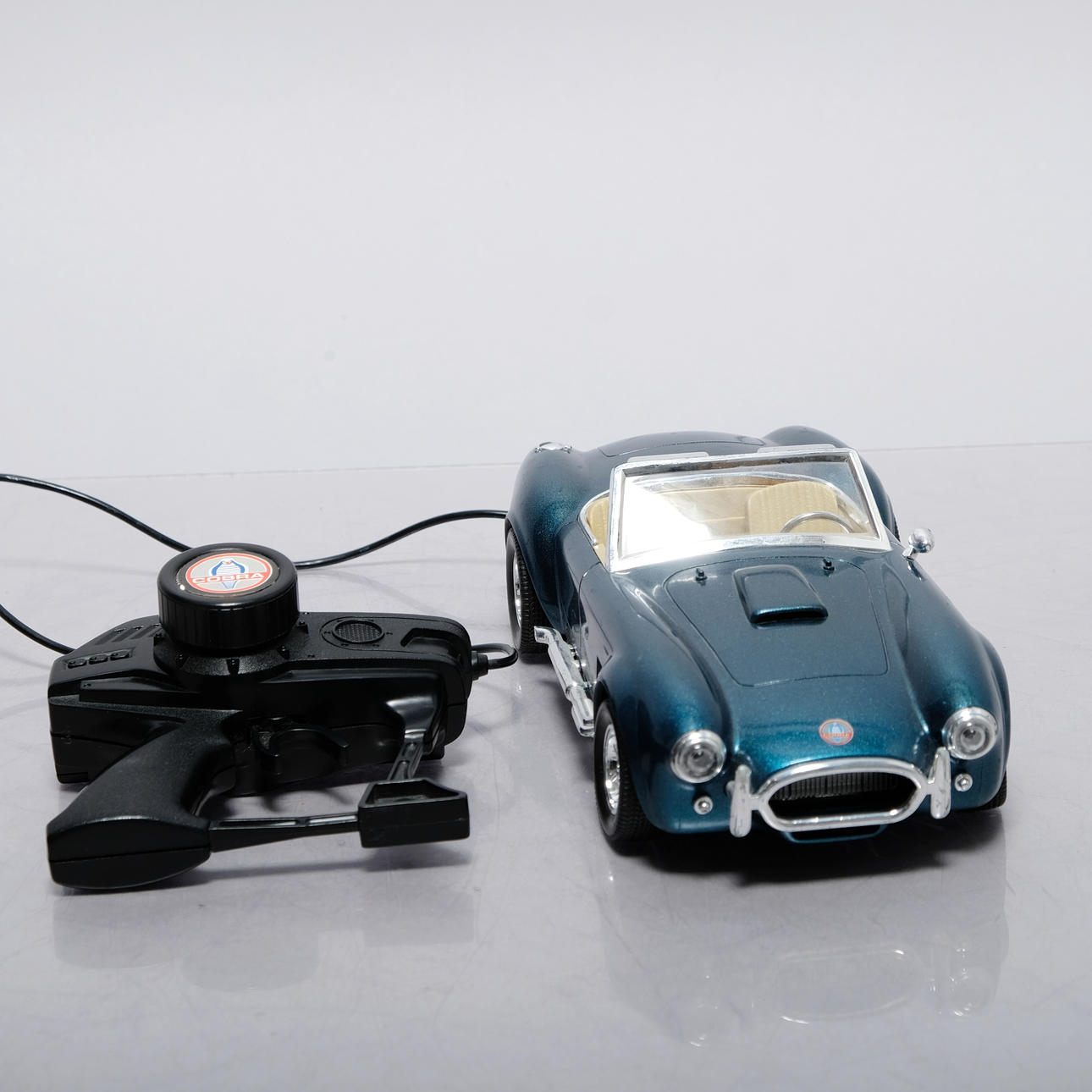 SHELBY COBRA, sladdstyrd leksaksbil/.