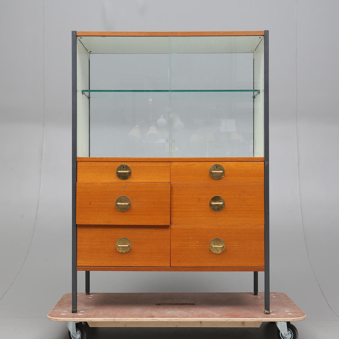 VITRINSKÅP, Triva-serien, Erik Herlov, NK:s verkstäder Nyköping, 1950/60-tal.