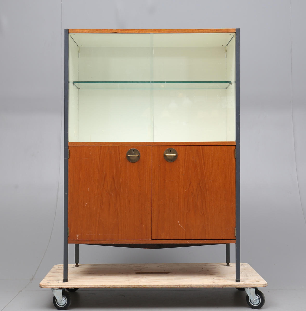 VITRINSKÅP, Triva-serien, Erik Herlov, NK:s verkstäder Nyköping, 1950/60-tal.