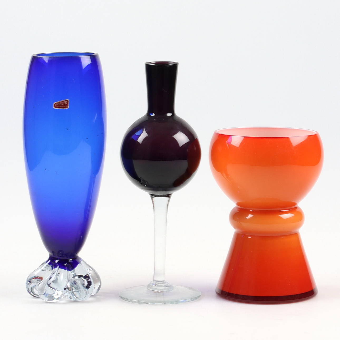 VASER, 3 st, glas, bl.a. Sölvehyttan. 1900-tal.