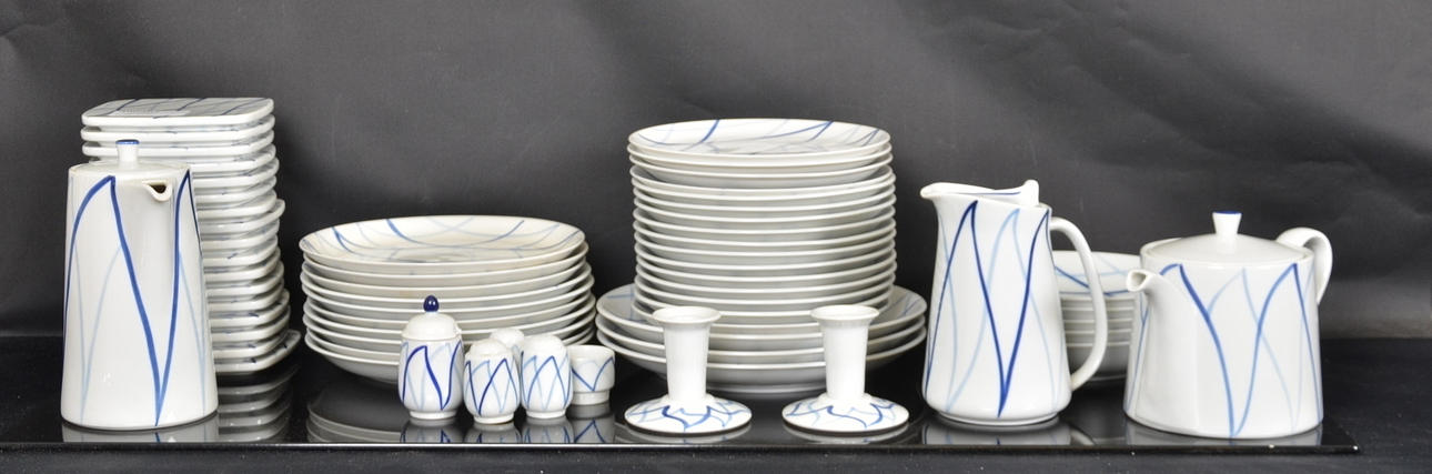 SERVISDELAR, 61 delar, porslin, "Danild Harlekin", Lyngby Danmark, 1900-talets andra hälft.