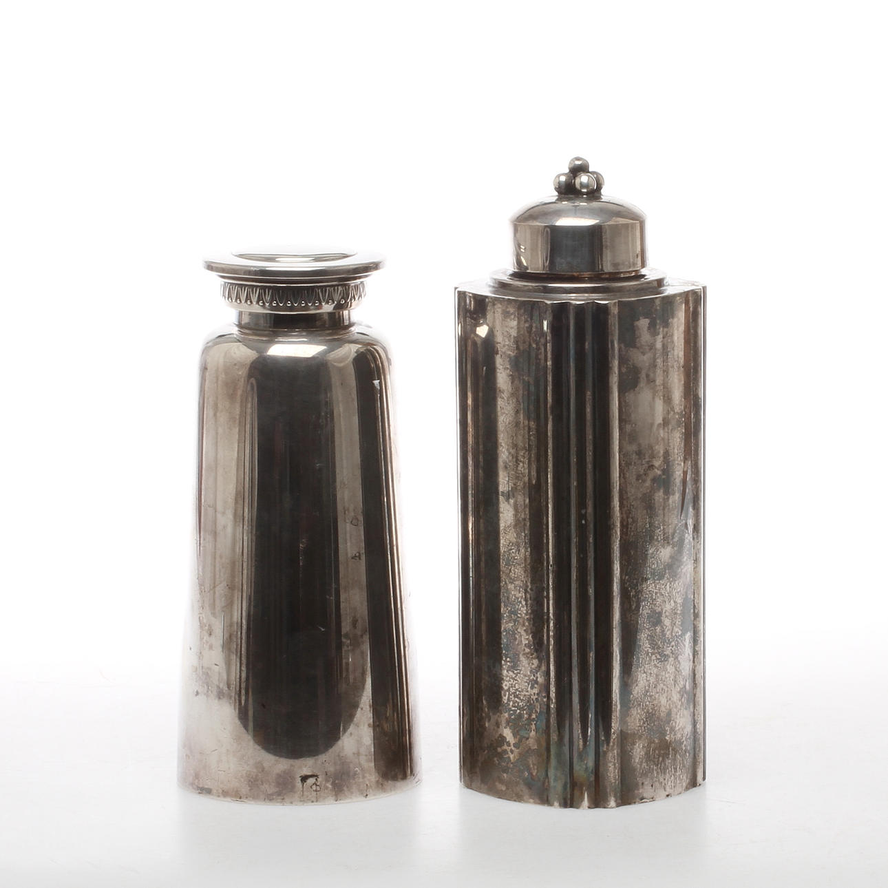 SHAKERS, två st, nysilver, GAB och TESI, 1900-tal.