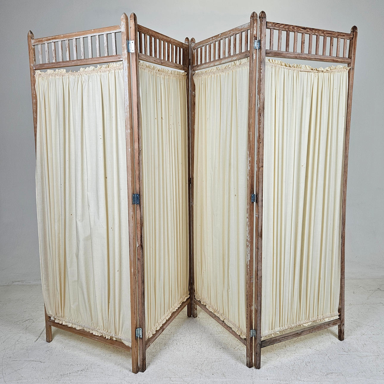 A Carl Larsson style screen wall, 1920s.