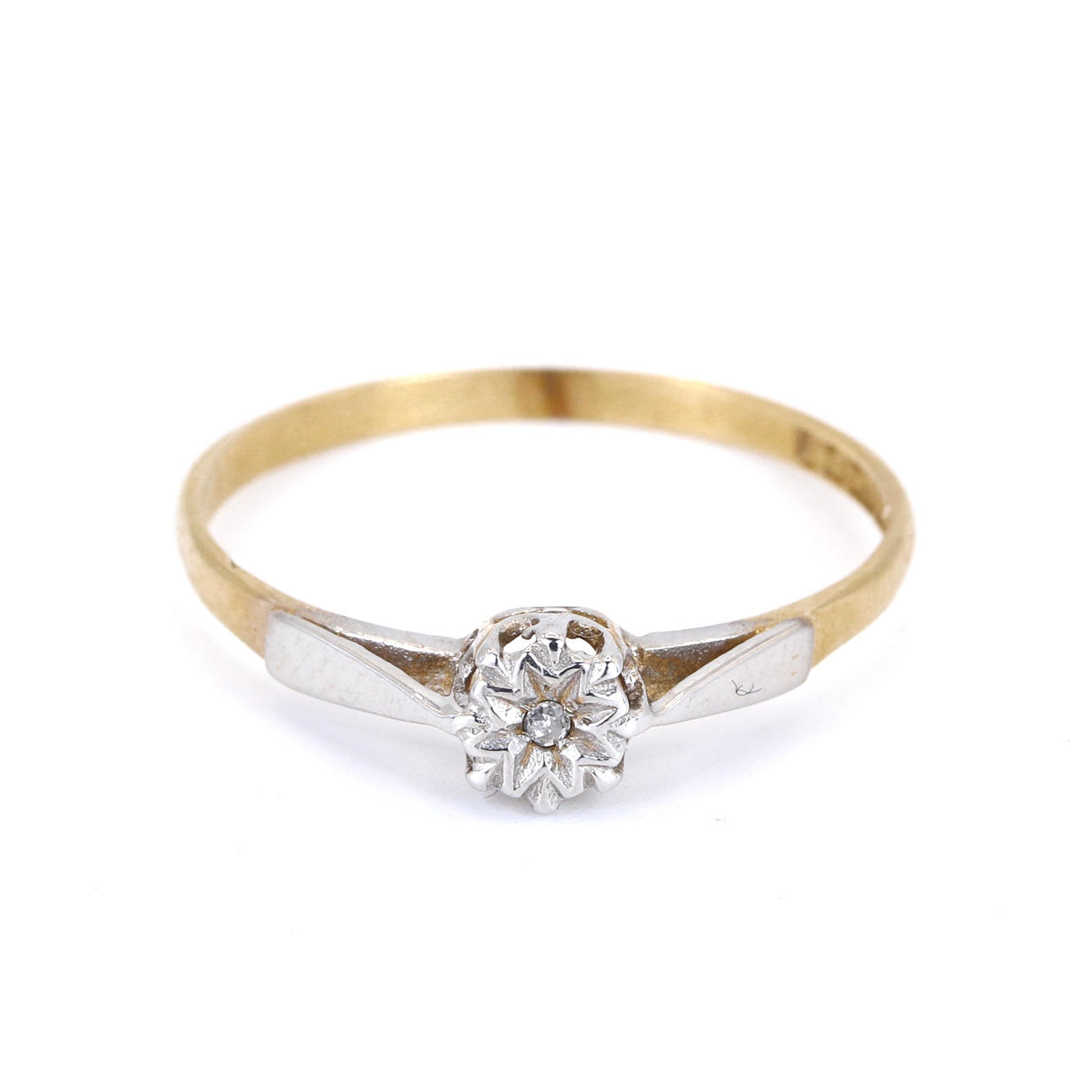 9CT GOLD DIAMOND SET RING.