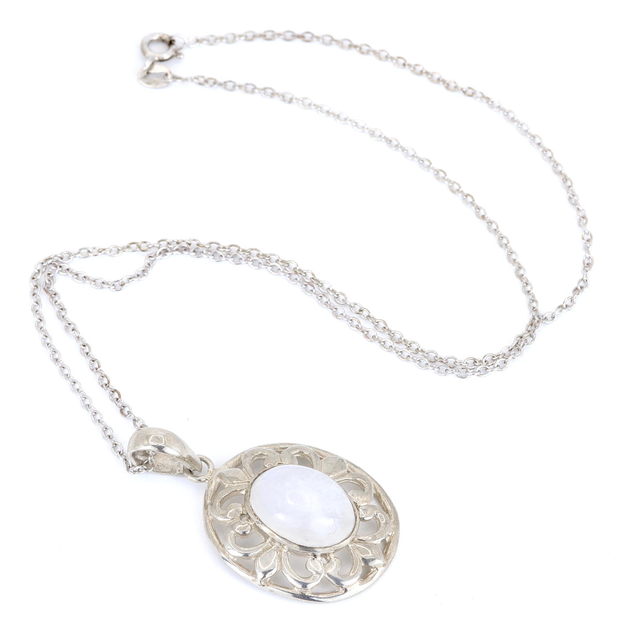 SILVER MOONSTONE SET NECKLACE.