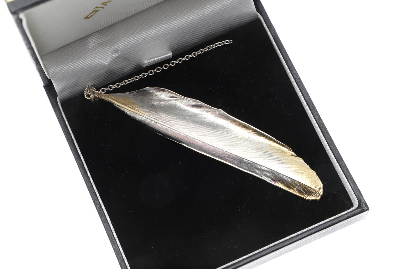 A JACEY WITHERS FEATHER DUSTER PENDANT BOXED.