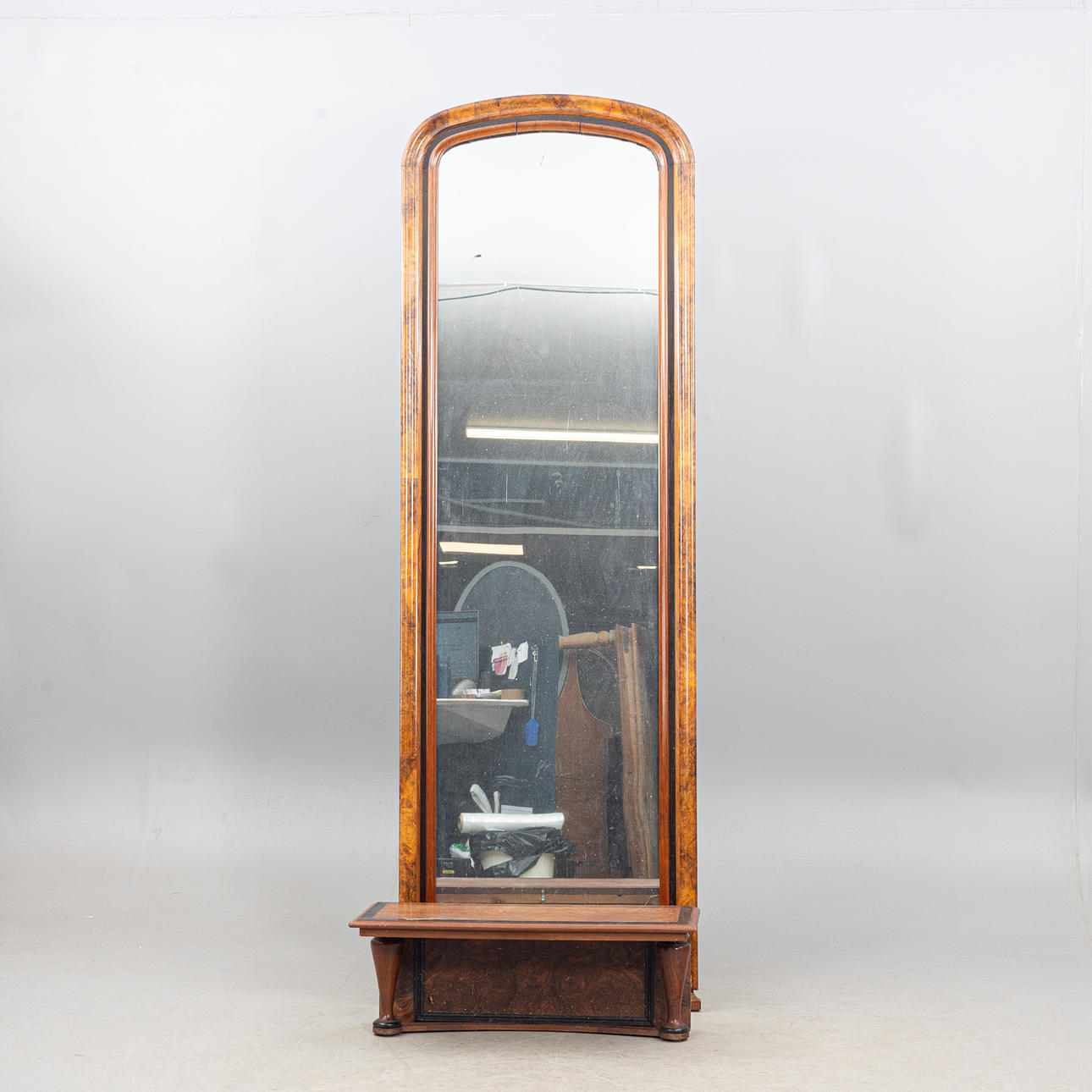 MIRROR & CONSOLE TABLE, walnut.