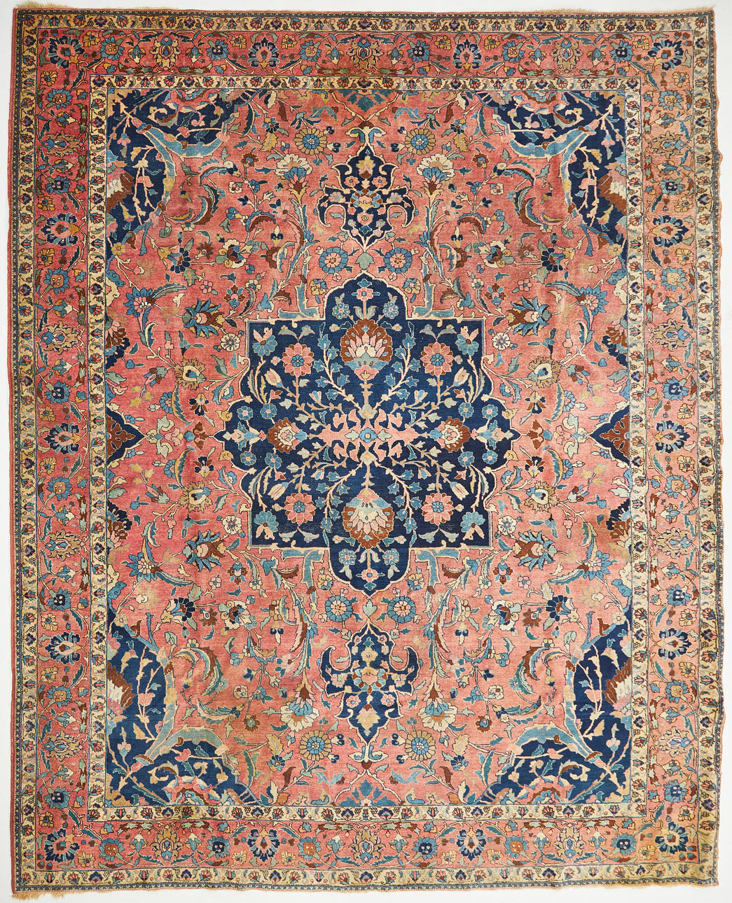 ORIENTMATTA. Persien, semiantik, ca 383x294 cm.