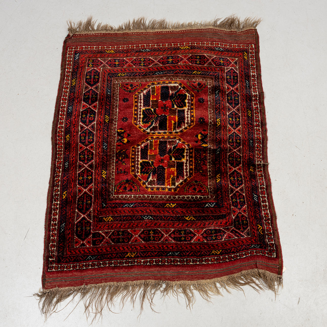 A CARPET, Afgahn, approx. 134x107 cm.