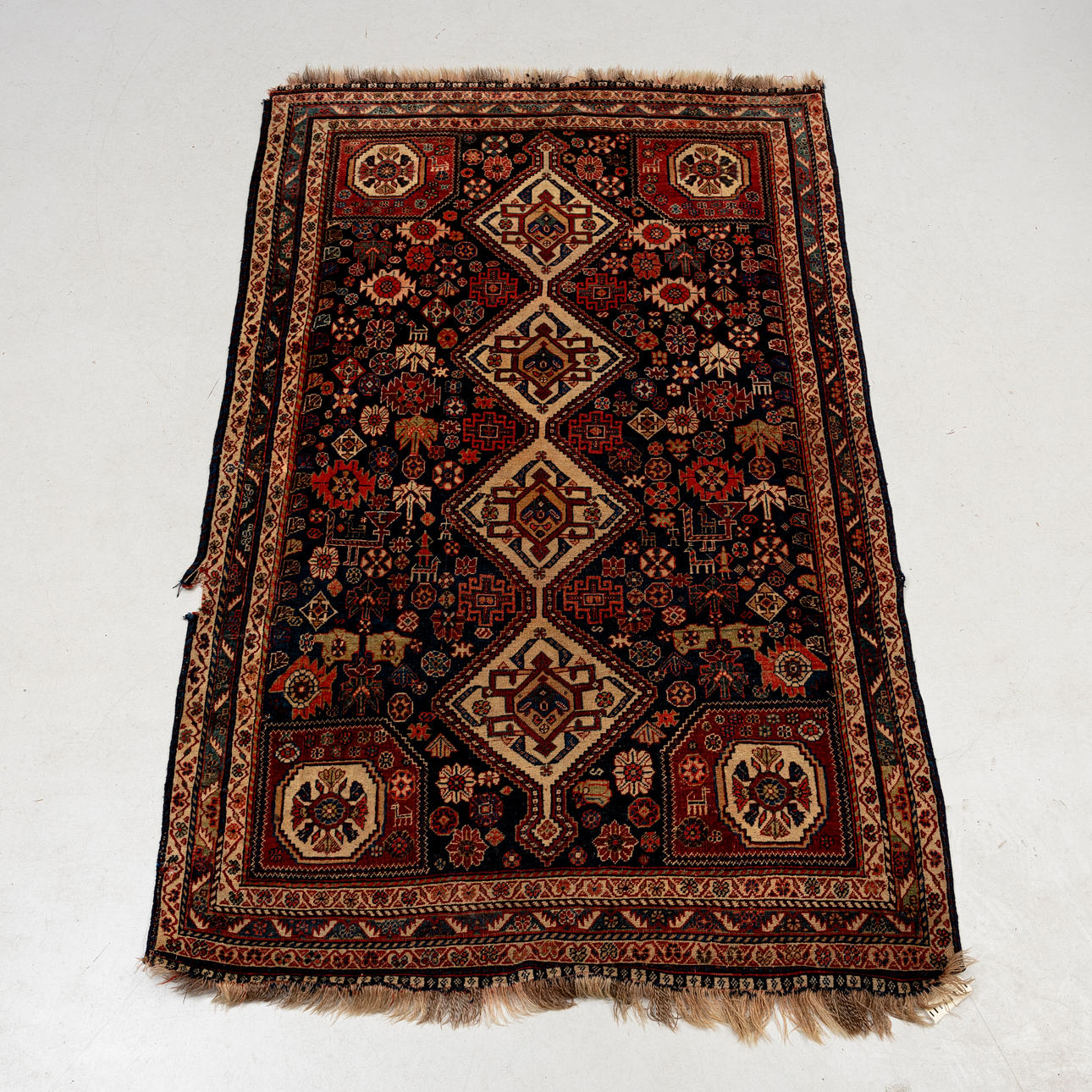 A CARPET, Sarouk, ca 218x138 cm.