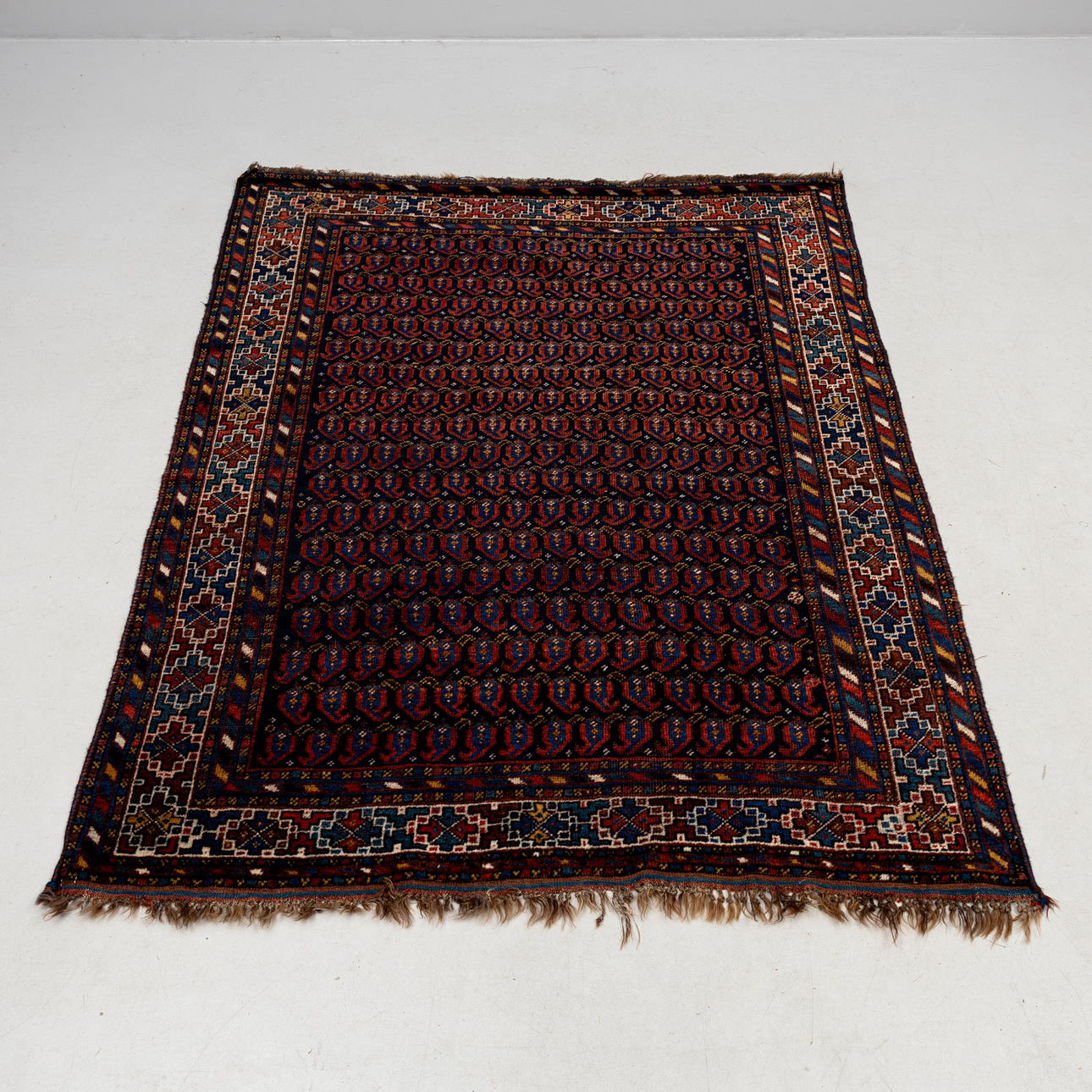 A CARPET, Kashgai, ca 192x155 cm.