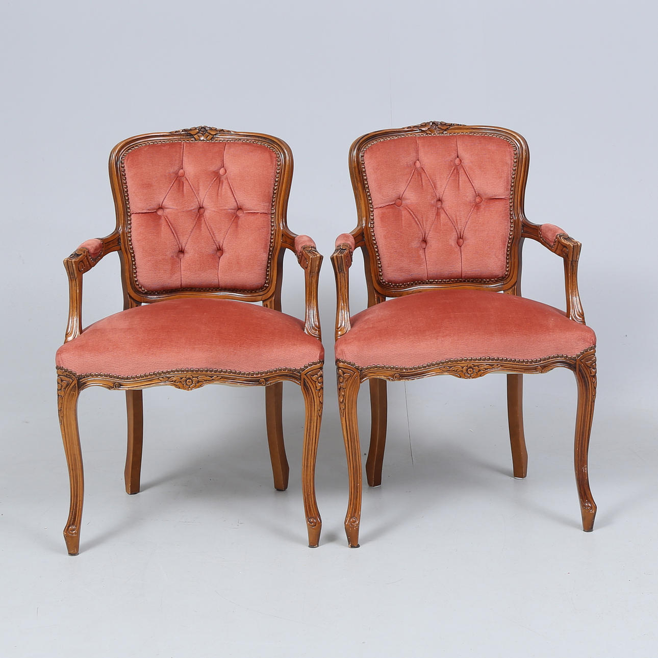 KARMSTOLAR, 1 par, rokokostil.