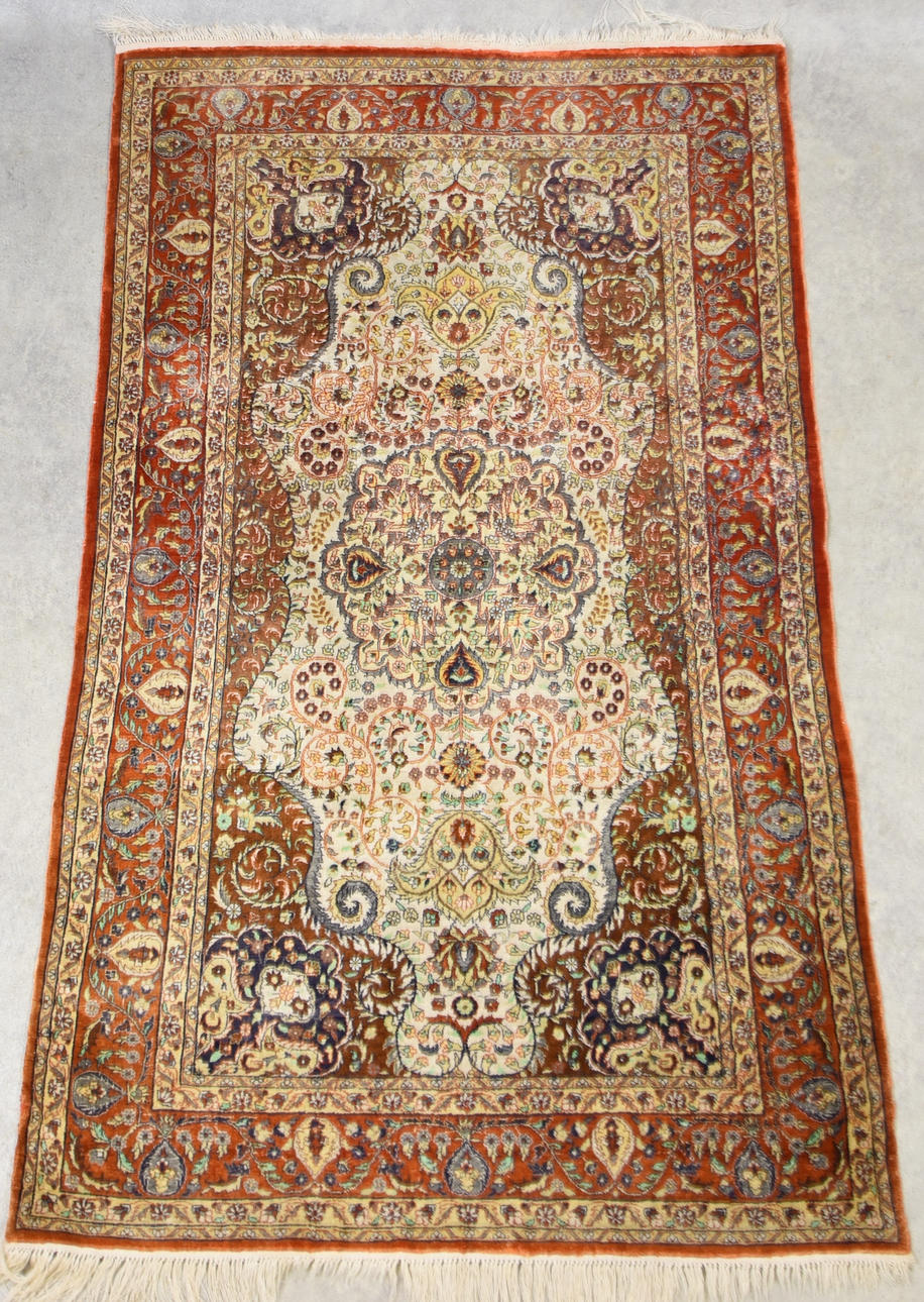 MATTA, Persisk Ghom silke, 158 x 90 cm.