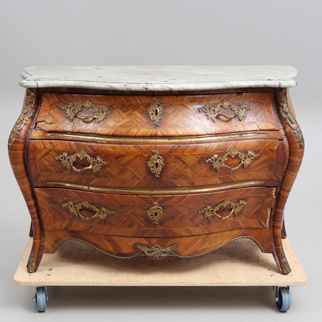 BYRÅ, rokoko, 1700-talets mitt.