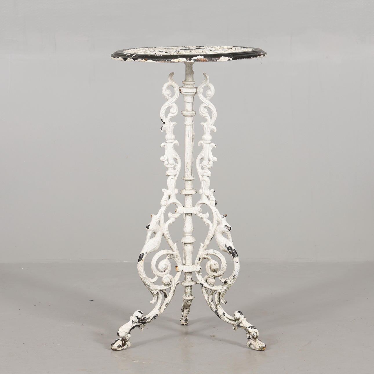 PEDESTAL, openwork disc, metal.