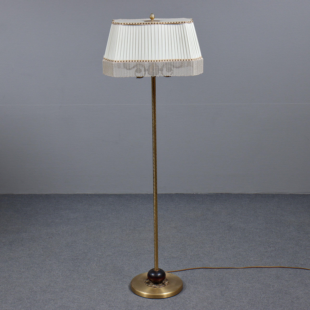 FLOOR LAMP, BRASS, TWO LIGHT POINTS, 1940S/1950S.