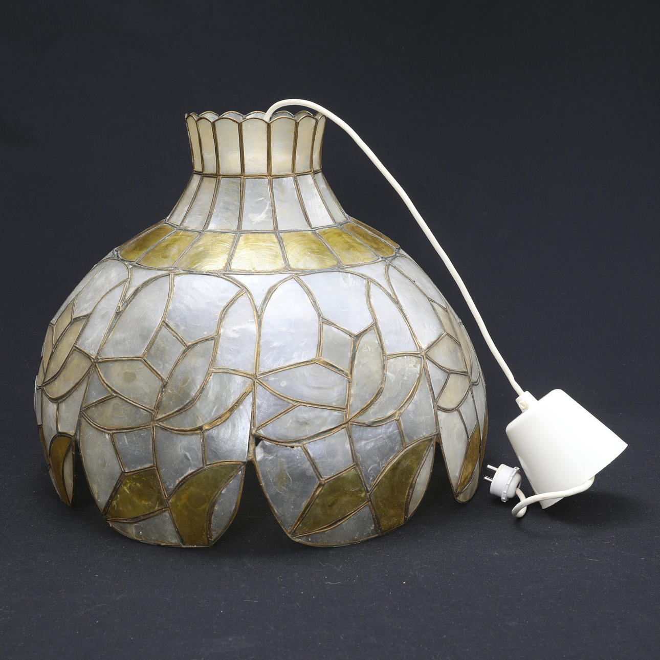 CEILING LAMP, seashell/brass.