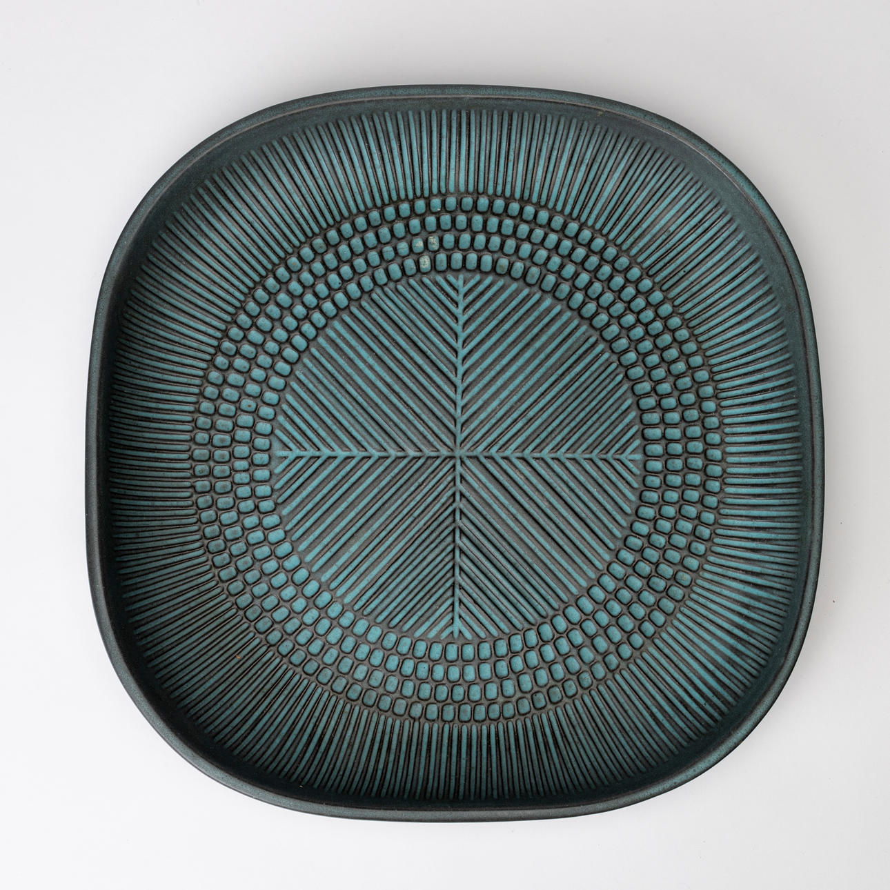MARI SIMMULSON. A platter, Upsala-Ekeby, glazed earthenware, model 43130.