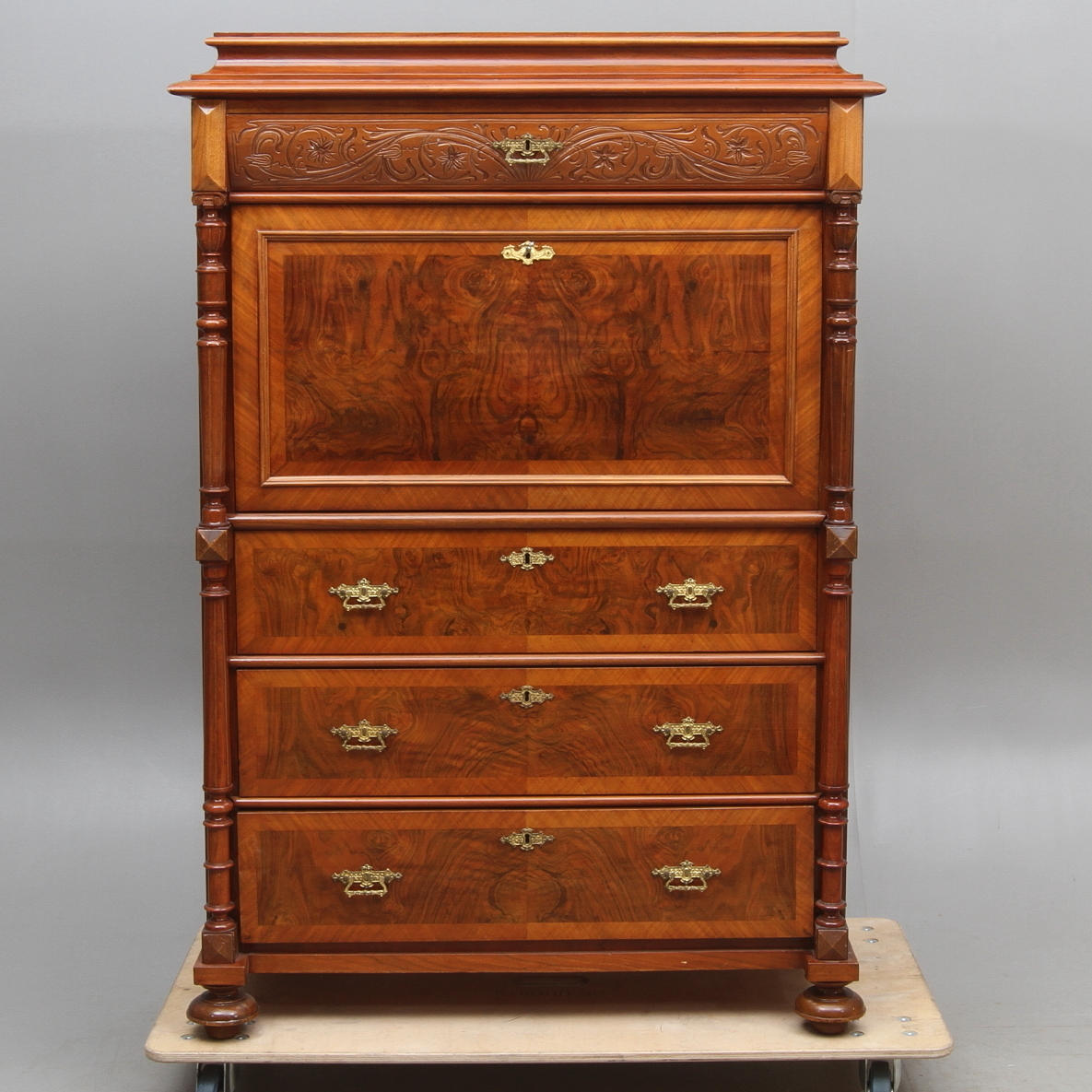CHIFFONJÉ, nyrenässans, 1800-talets slut.