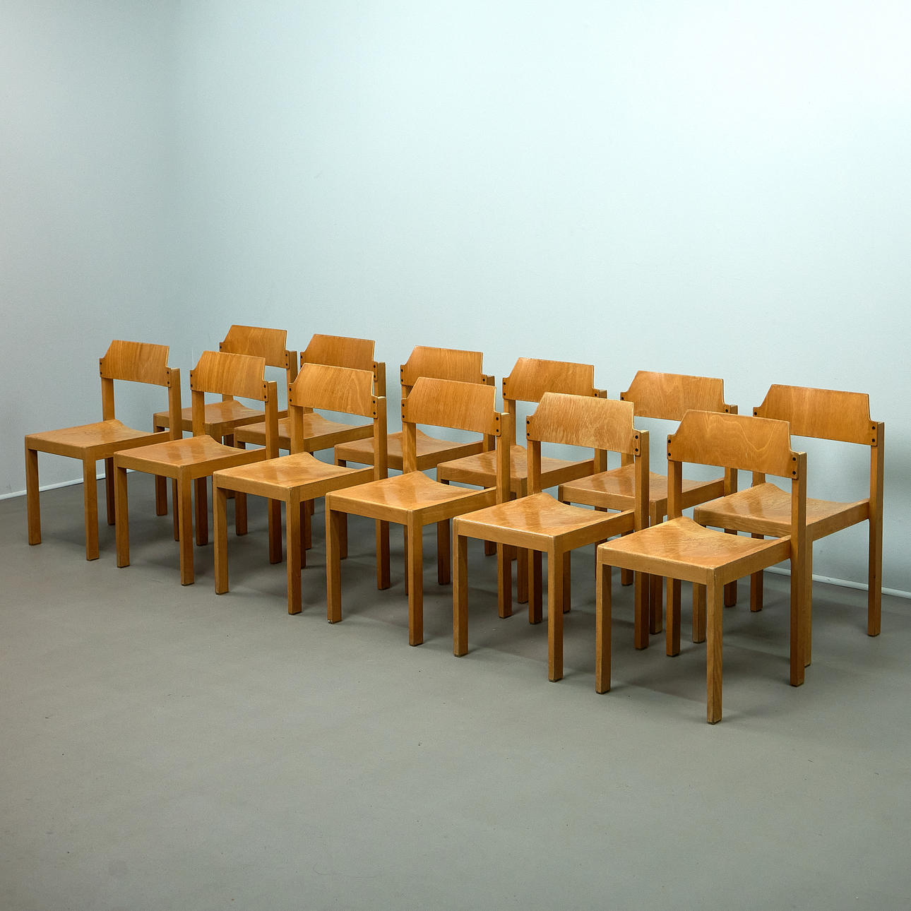 RAINER SHELL. Schlapp møbler. 12 stabelstole „model 101"/ „Canto stabelstol classic“, 1960'erne, Tyskland (12).