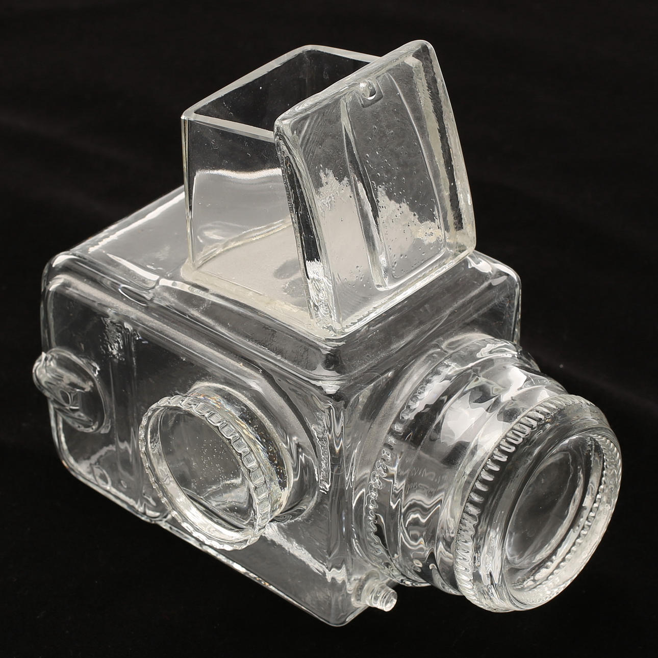 SKULPTUR, i form av kamera, konstglas, Lindshammar, Christer Sjögren.