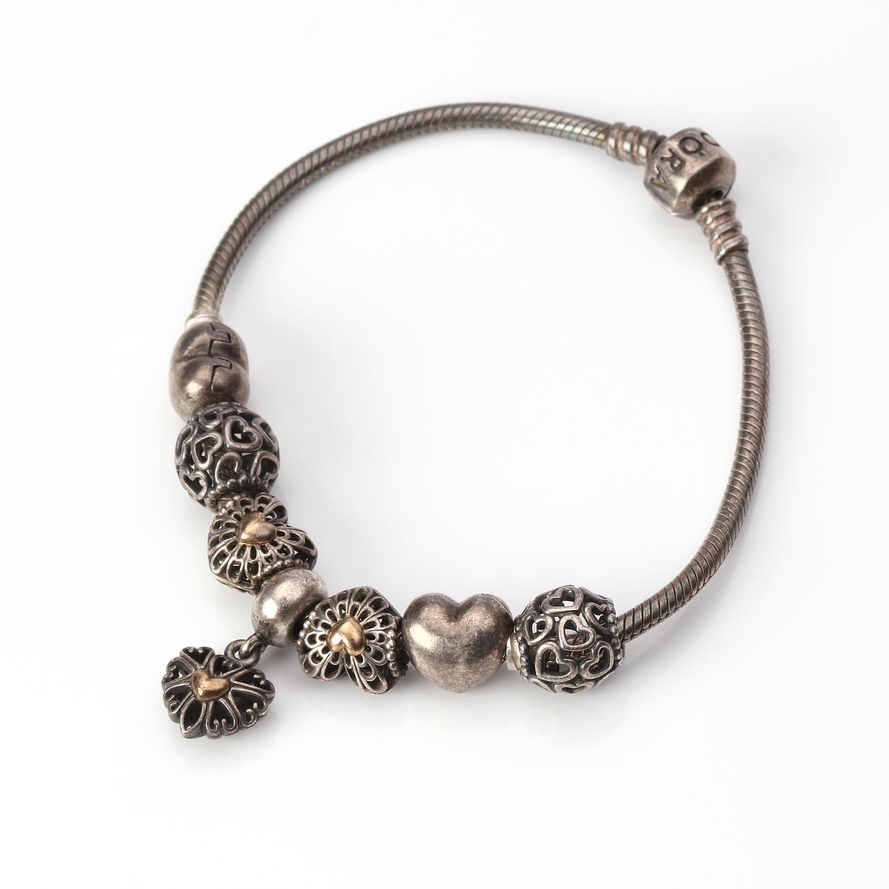 PANDORA, ARMBAND MED BERLOCKER. Sterlingsilver.