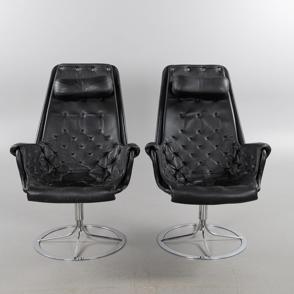 BRUNO MATHSSON. "Jetson", fåtöljer, ett par, DUX, modellen formgiven 1969.