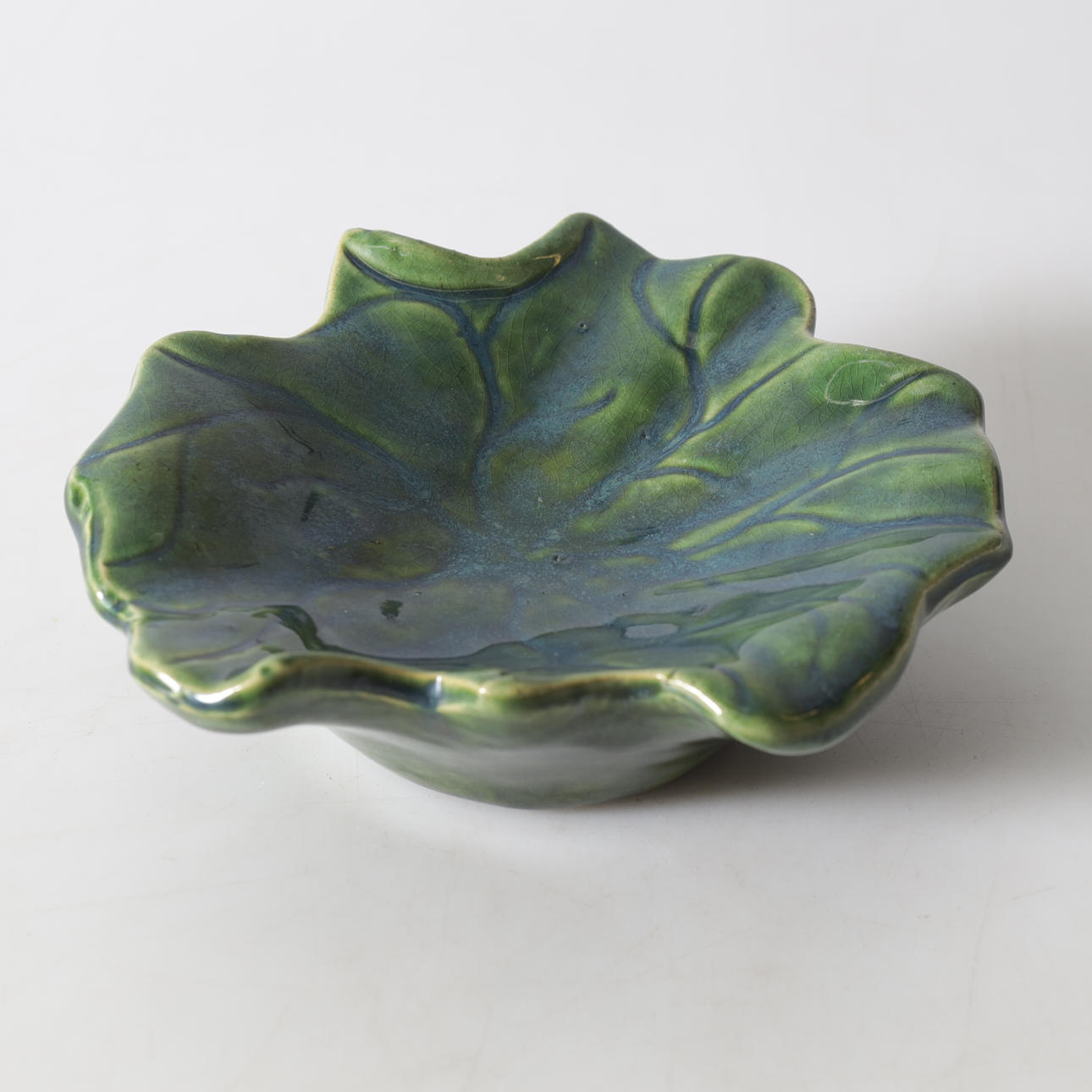 A ceramic bowl, 20th century.