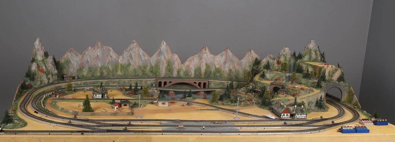 MODEL RAILWAY/TRAIN TRACK with housing mounted on board.