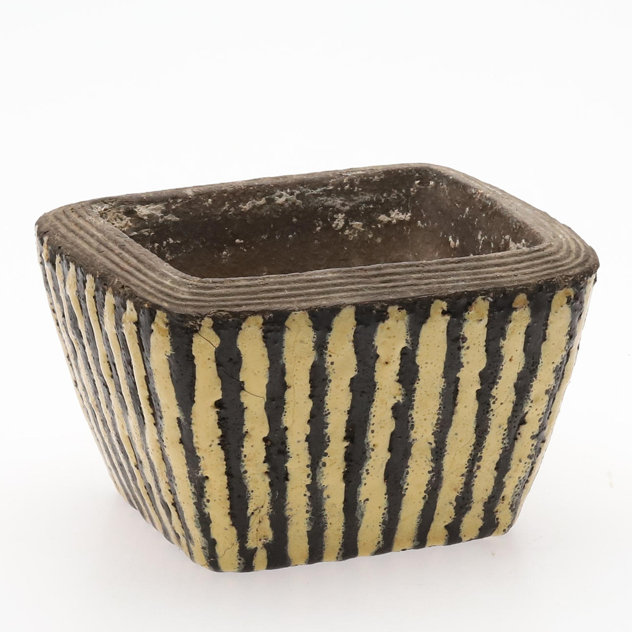 HJORDIS OLDFORS. Outer lining, ceramic model 5016, Upsala-Ekeby.