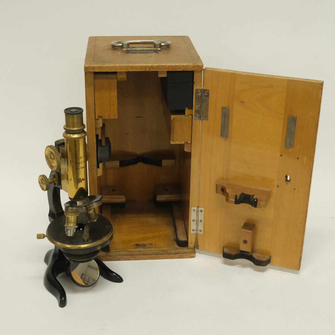 MICROSCOPE, E. LEITZ WETZLAR.