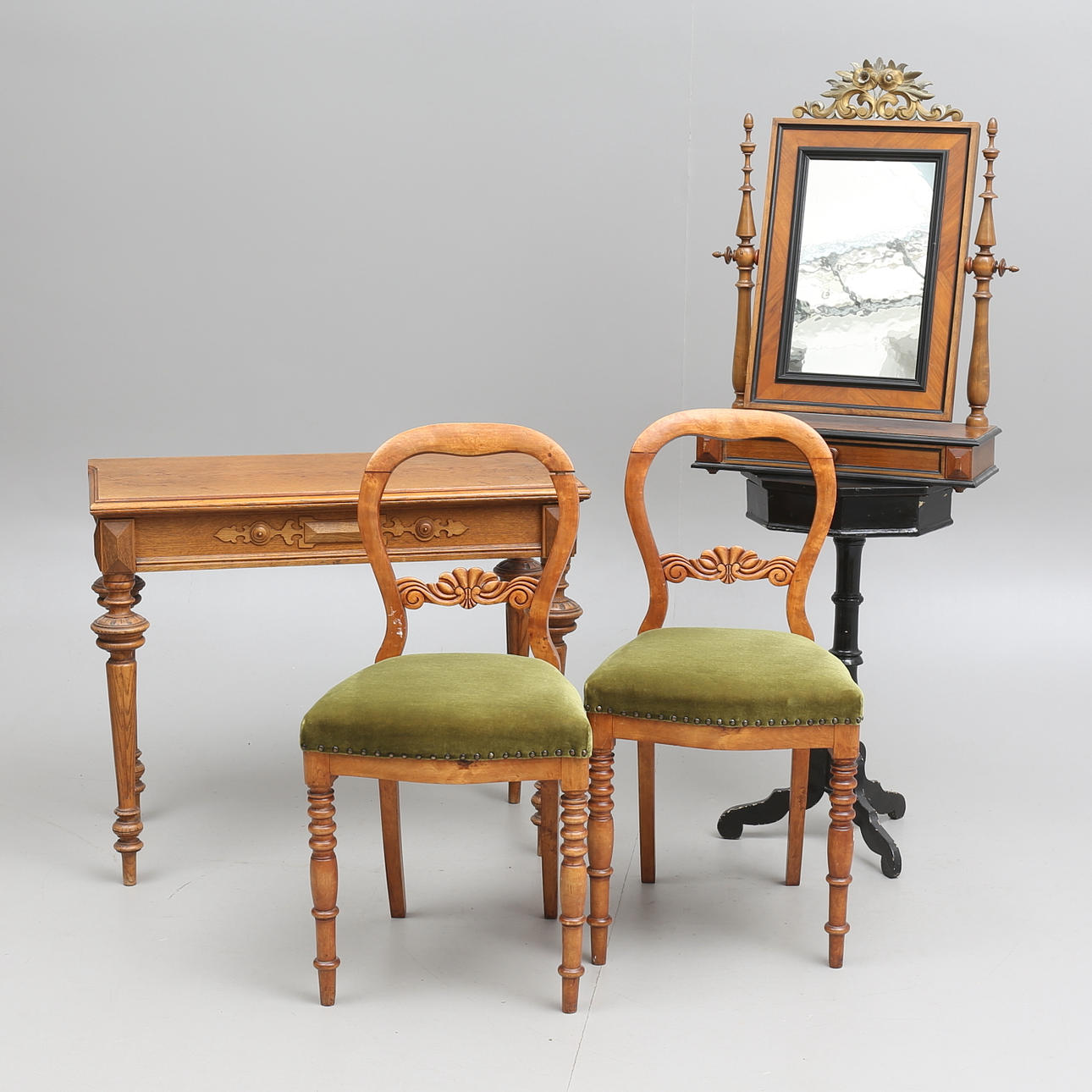 BORD (2), STOLAR ett par, samt PIGTITTARE, 1800-tal.