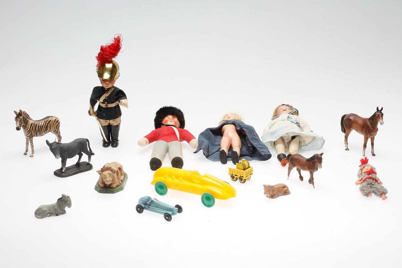 LEKSAKER, dockor med mera. Bland annat, Schoenau Hoffmeister. 1900-tal.