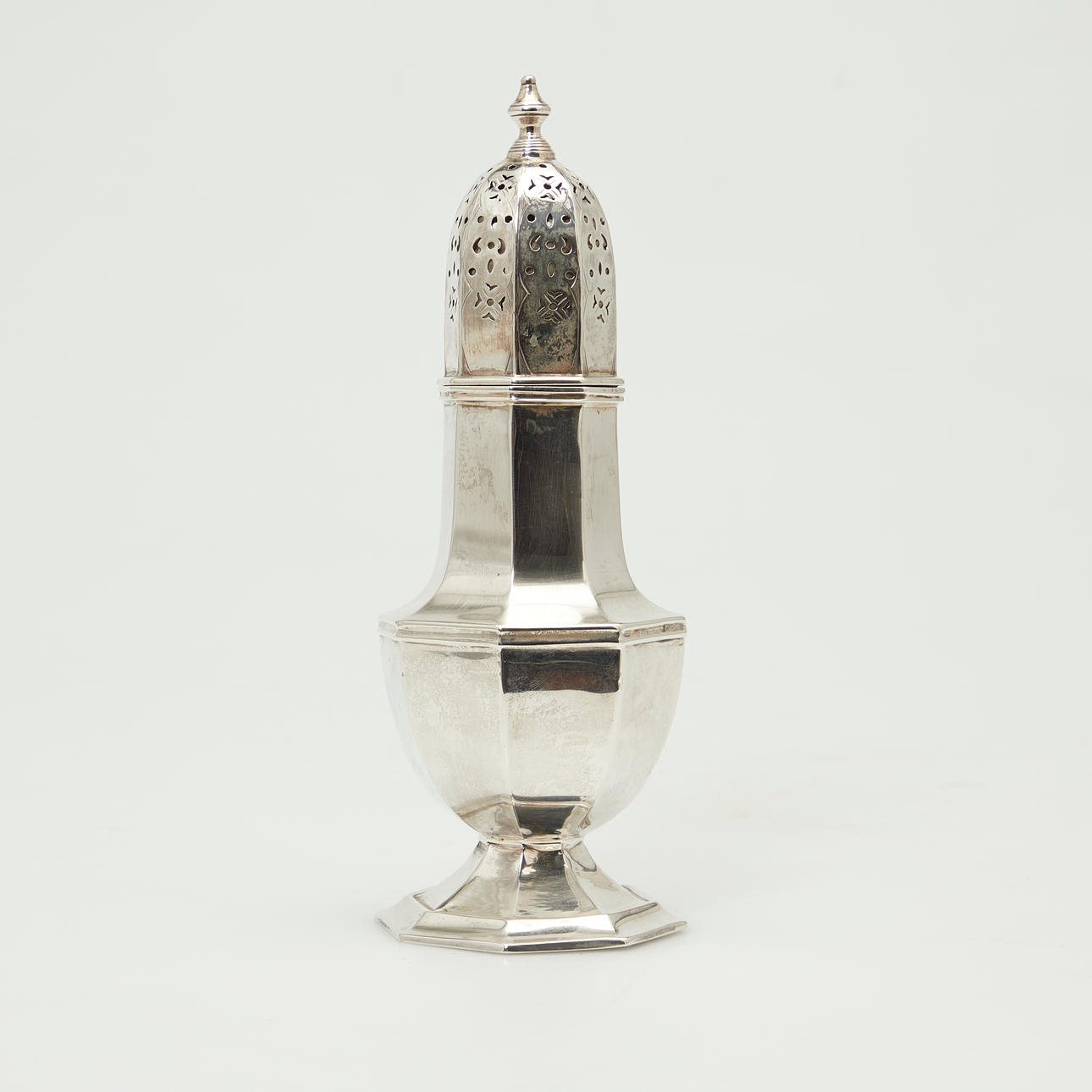 George V sugar shaker, silver.
