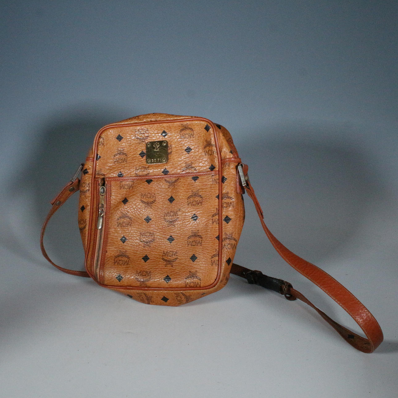 MCM. leather shoulder bag.