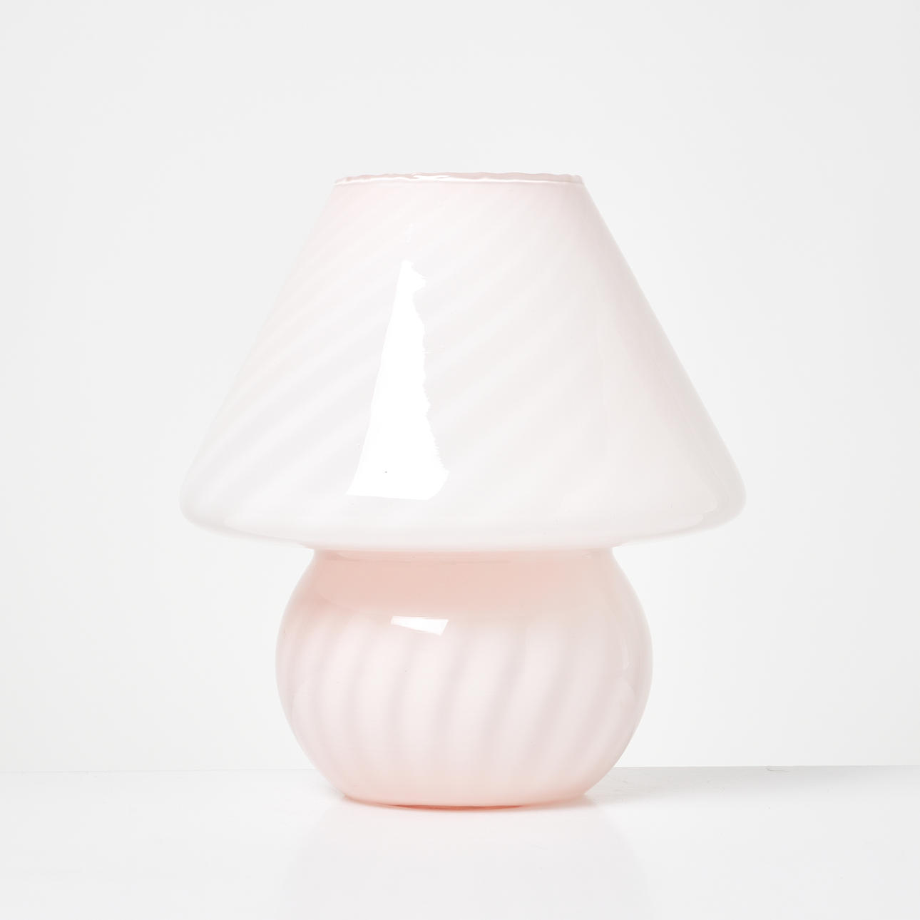 TISCHLAMPE „Swirl“, rosa getönte Glasmasse.