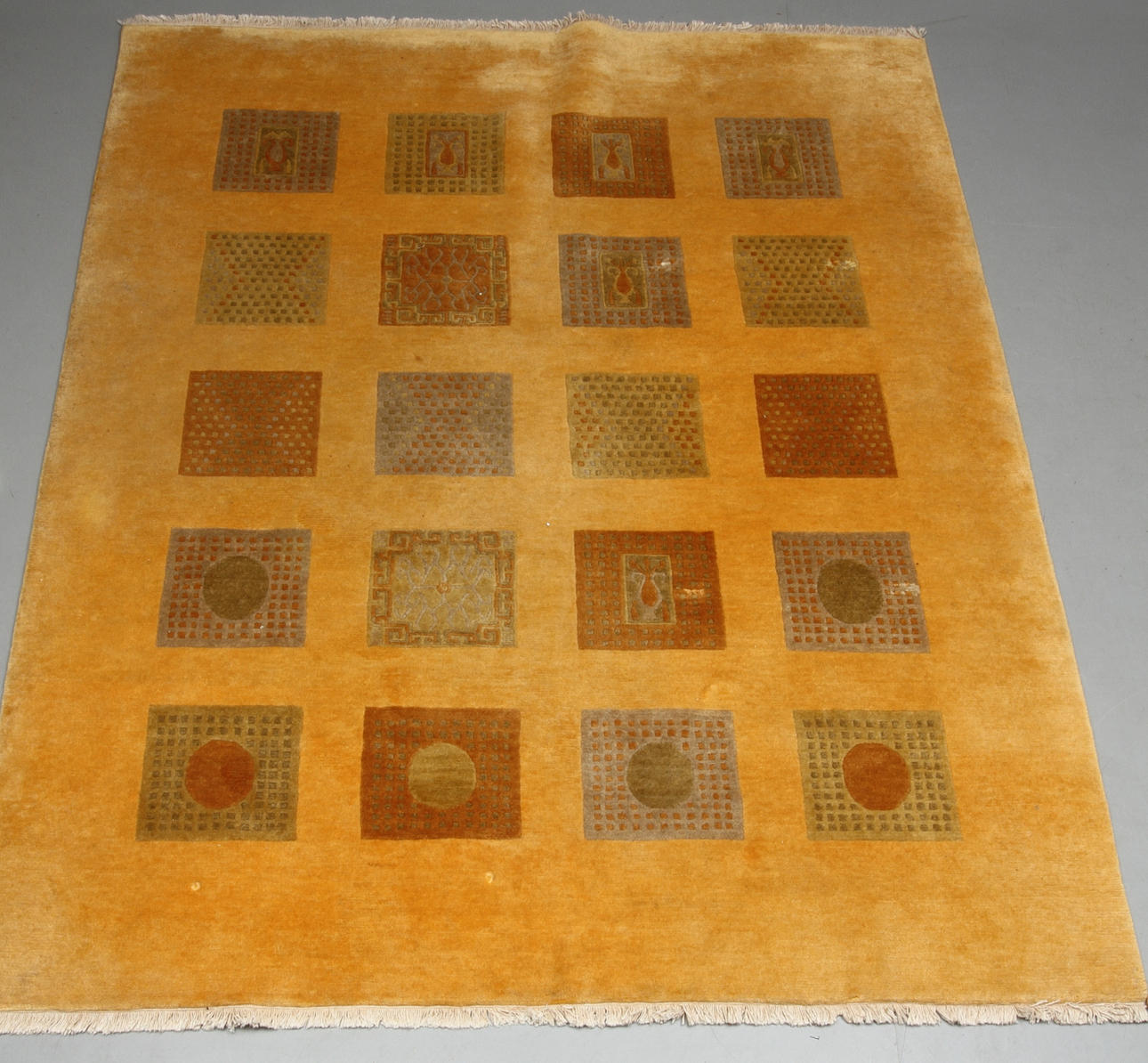 MATTA, orientalisk, ca 244 x 203.