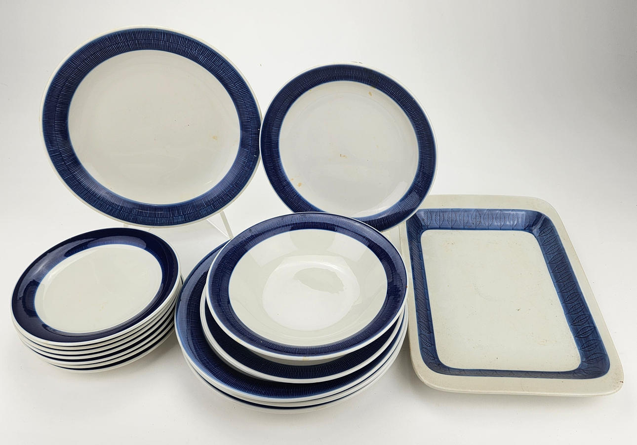 HERTHA BENGTSSON. A 16-piece tableware set, “Koka”, Rörstrand.