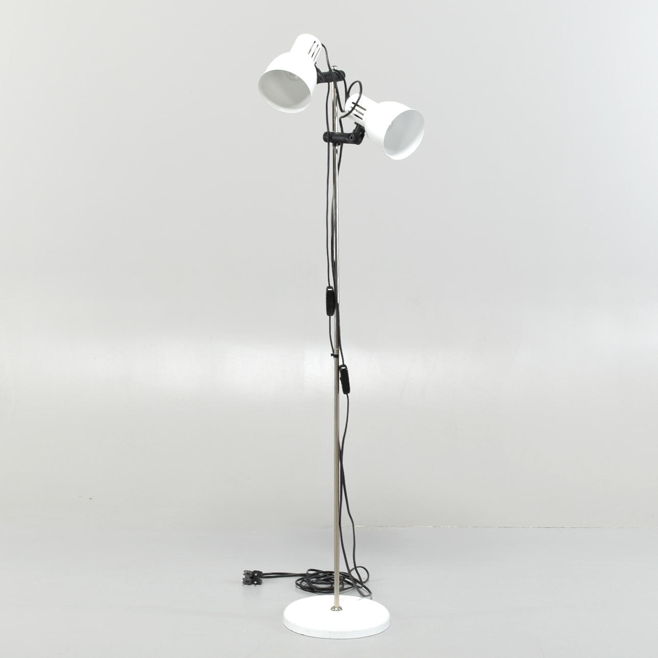 GOLVLAMPA, Metall, Dansk.
