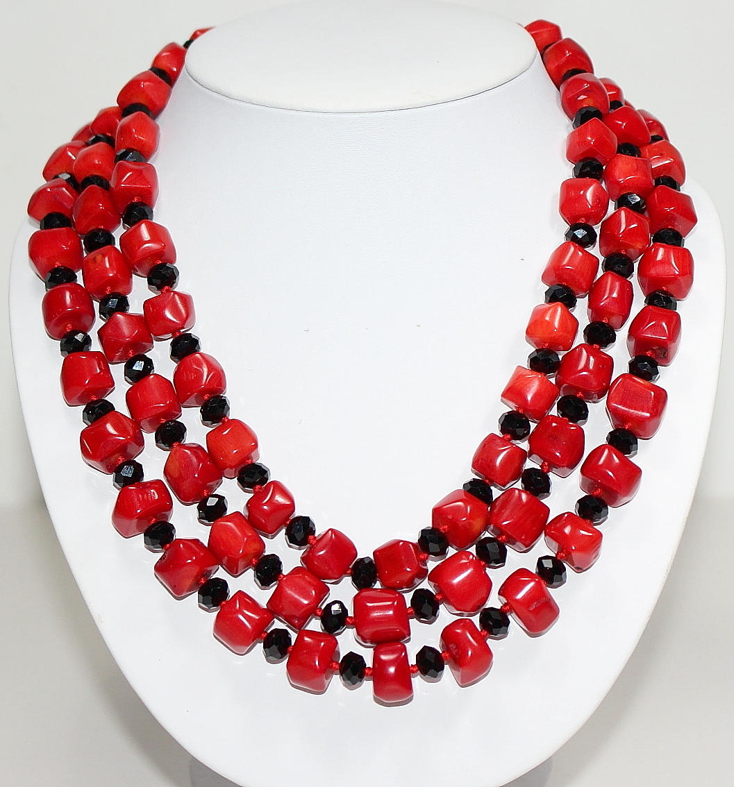 COLLIER, 3-radigt, korall.