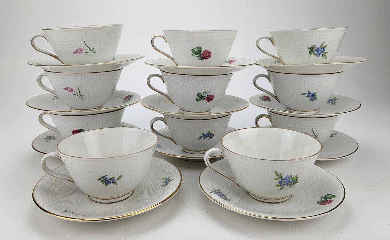 11 teacups with saucers, porcelain, Rörstrand.