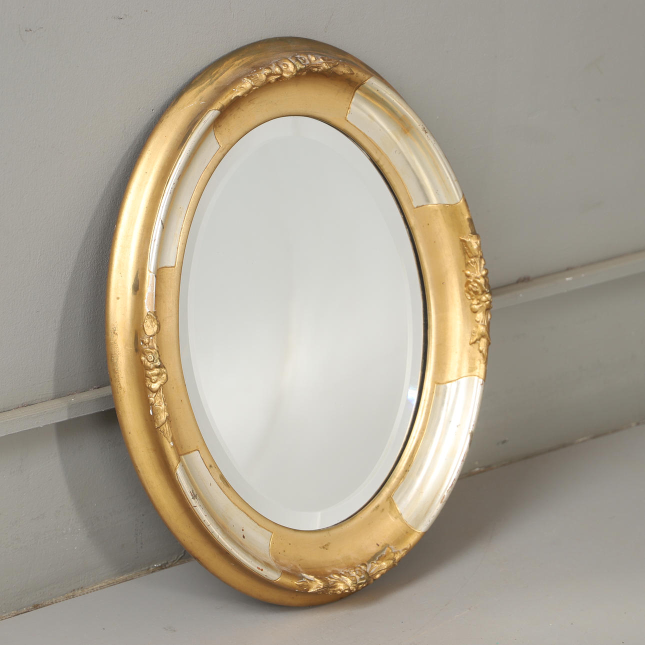 SPEGEL, förgylld, 1900-talets första hälft.