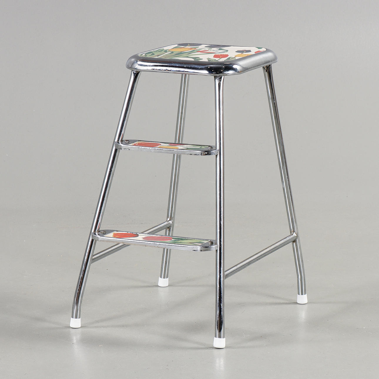 AWAB stegpall med mönster efter Josef Frank.