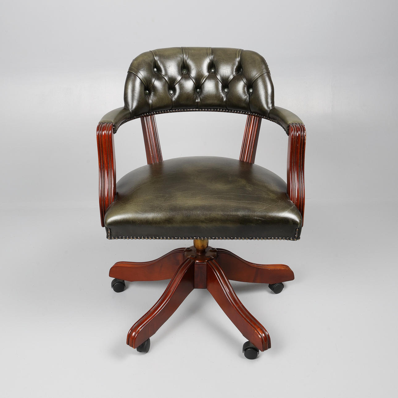 CAPTAIN'S STYLE DESK CHAIR.