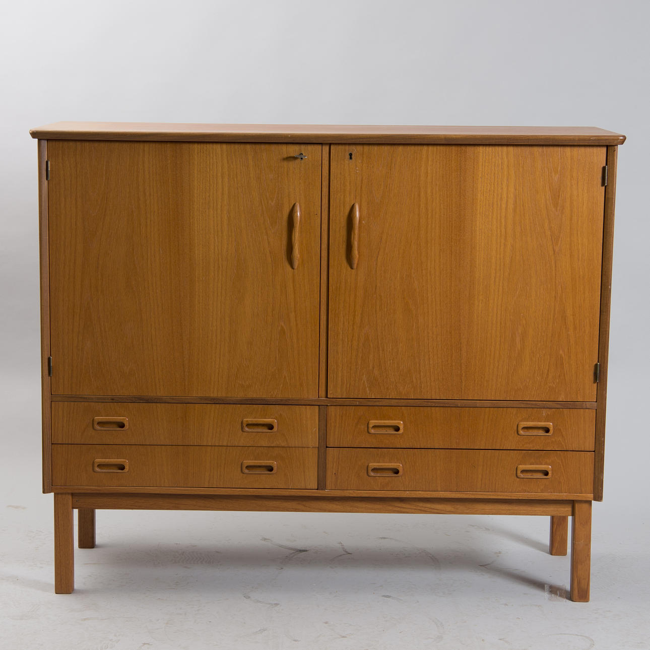 MATSALSSKÅP, teak, 1900-talets mitt.