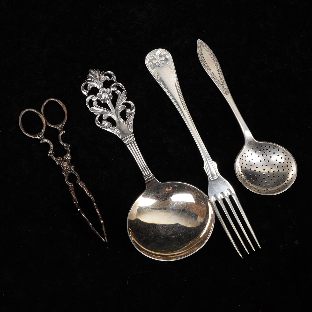 BESTICK, 4 st, silver, totalvikt 141 gram.