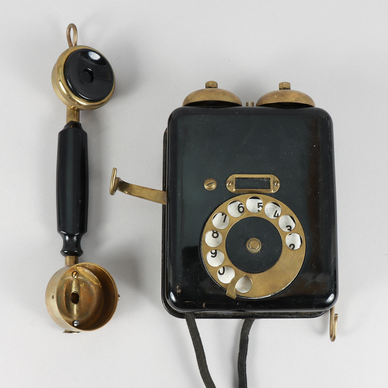 VÄGGTELEFONDELAR plåt och mässing.