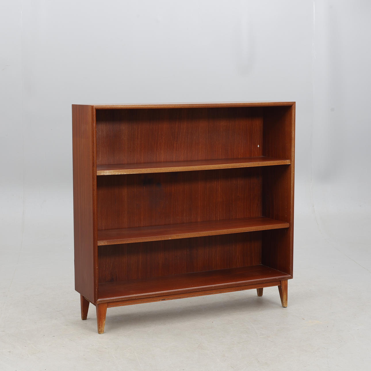 BOKHYLLA, 1900-talets första hälft.