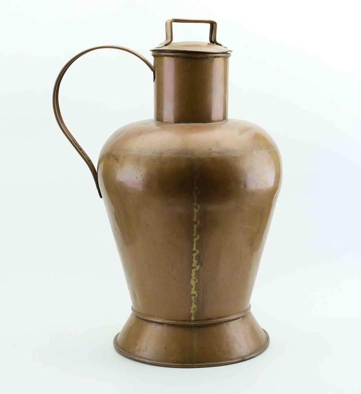 A jug with lid, early 1900.