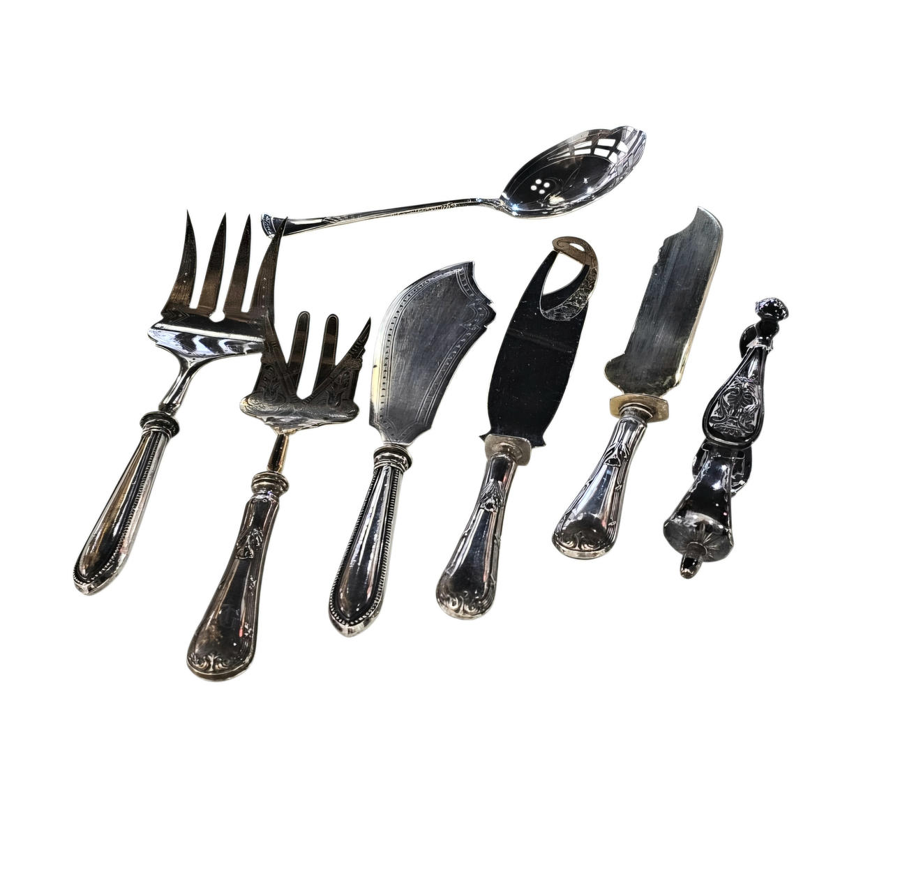 Seven-piece serving set in silver plated.